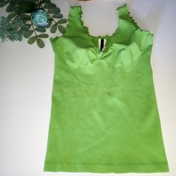 LAST CALL ~ Nwt Last Tango Women's Ribbed Scalloped Apple Green Stretch Tank S - Picture 7 of 7